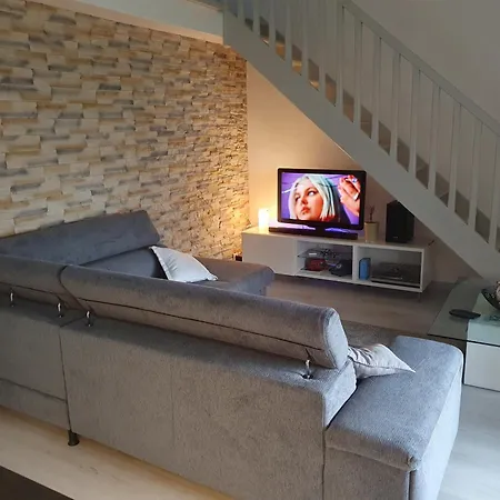 Duplex De Standing Au Calme Avec Piscine